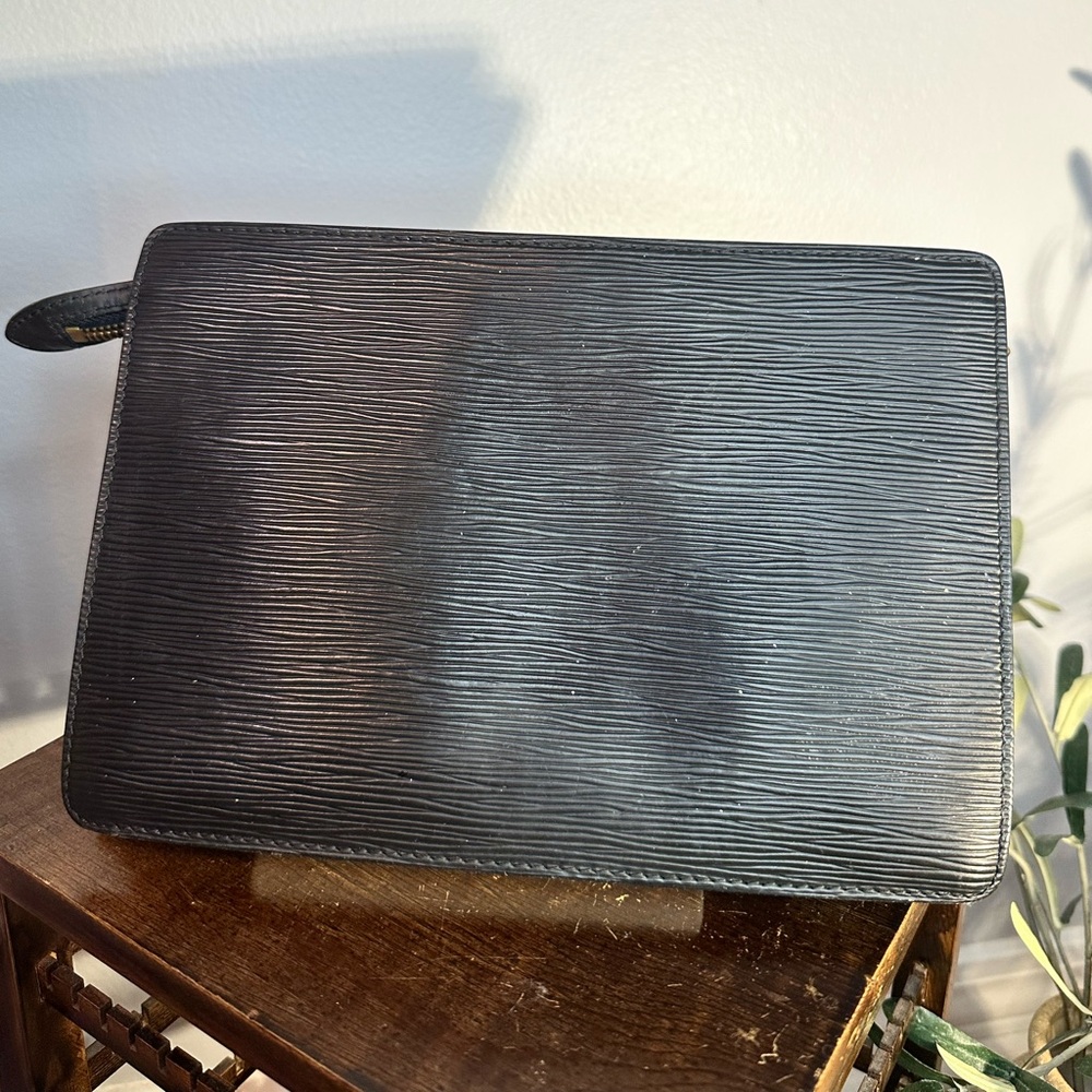 Louis Vuitton black epi clutch see photos for wear and condition - Picture 6 of 12